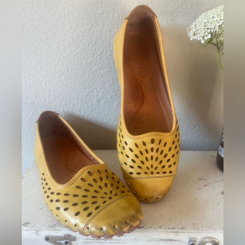 Volks Walkers Gold Flats COMFORTABLE!